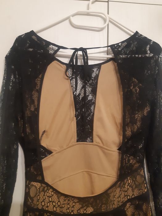 Rochie de seara/ocazie din dantela, cu spatele gol si maneci lungi