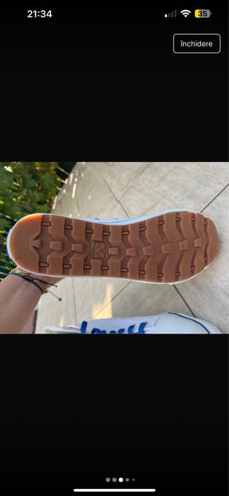 Tenisi noi cu eticheta