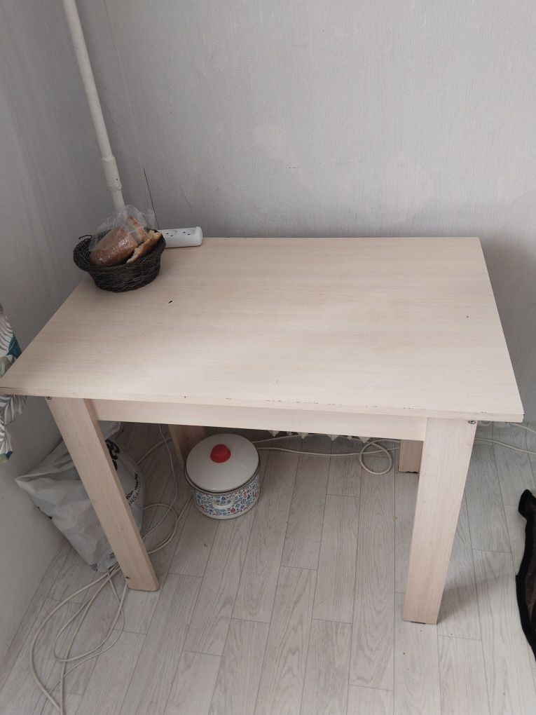 Стол кухонный прямоугольной формы