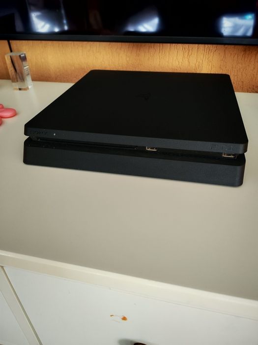 PS4 Slim 500GB stare foarte bună de funcționare