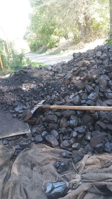 Закидаю уголь.Текели.