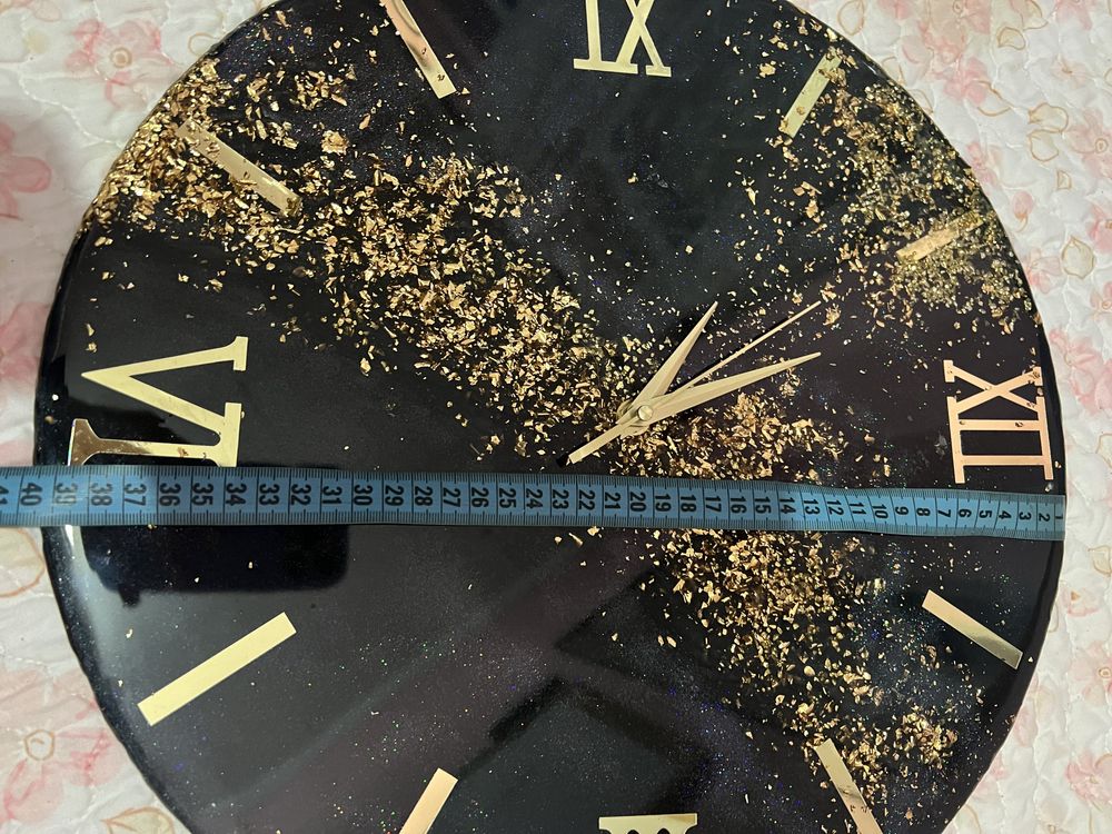 Стенен часовник от епоксидна смола 40 см диаметър