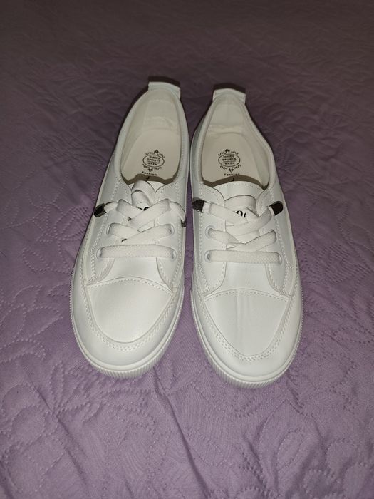 Дамски кожени обувки