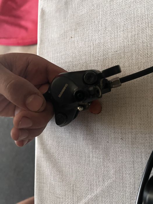 Продава предна и задна спирачка за колело SHIMANO