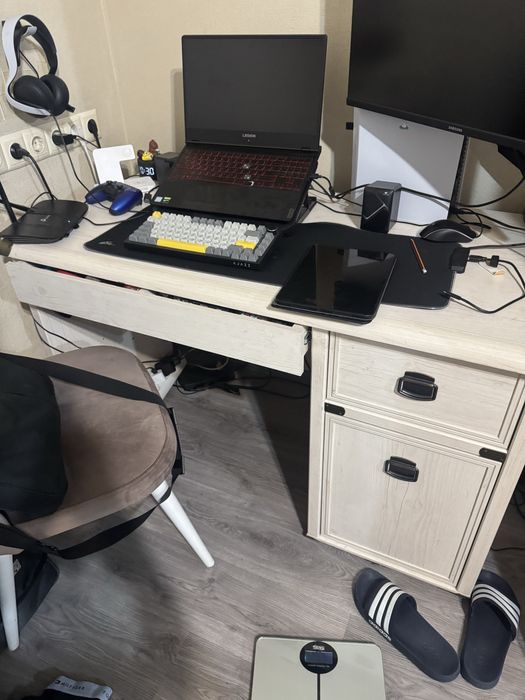 Стол офисный белый