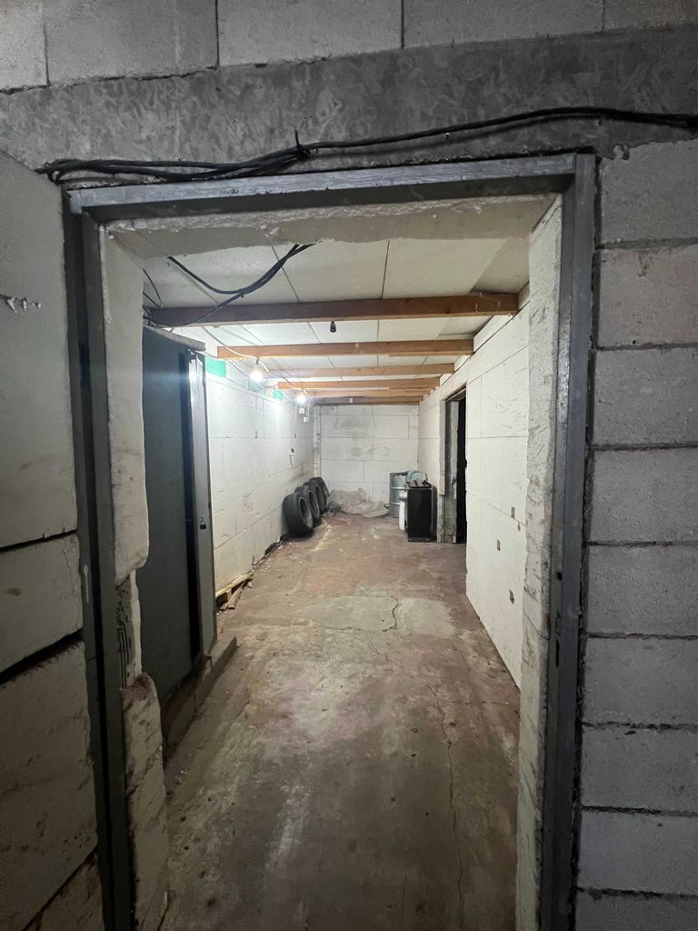Продава се Промишлена сграда в Добрич, Център - 219 кв.м за 338 €/кв.м - Снимка #3