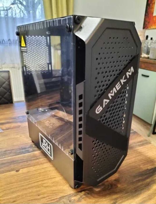 Carcasa pc gaming ca noua