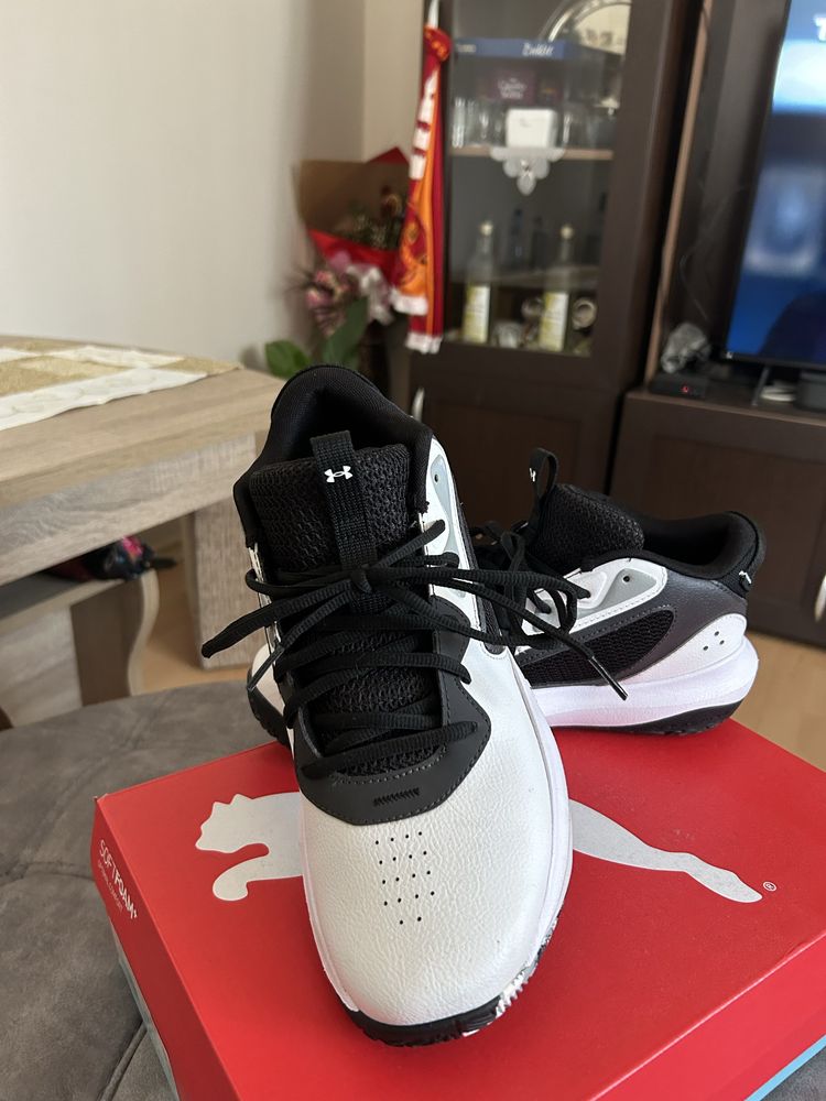 Продавам маратонки Under Armour