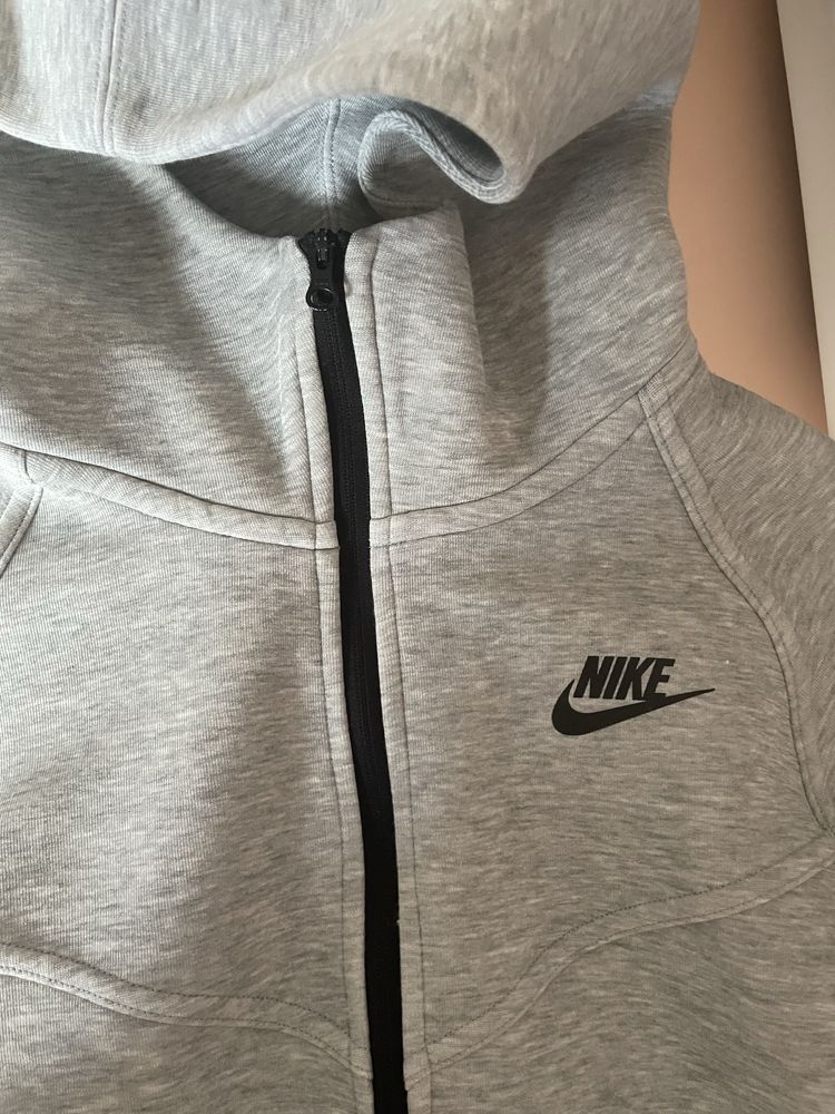 Nike Tech Fleece суитшърт с качулка, женски