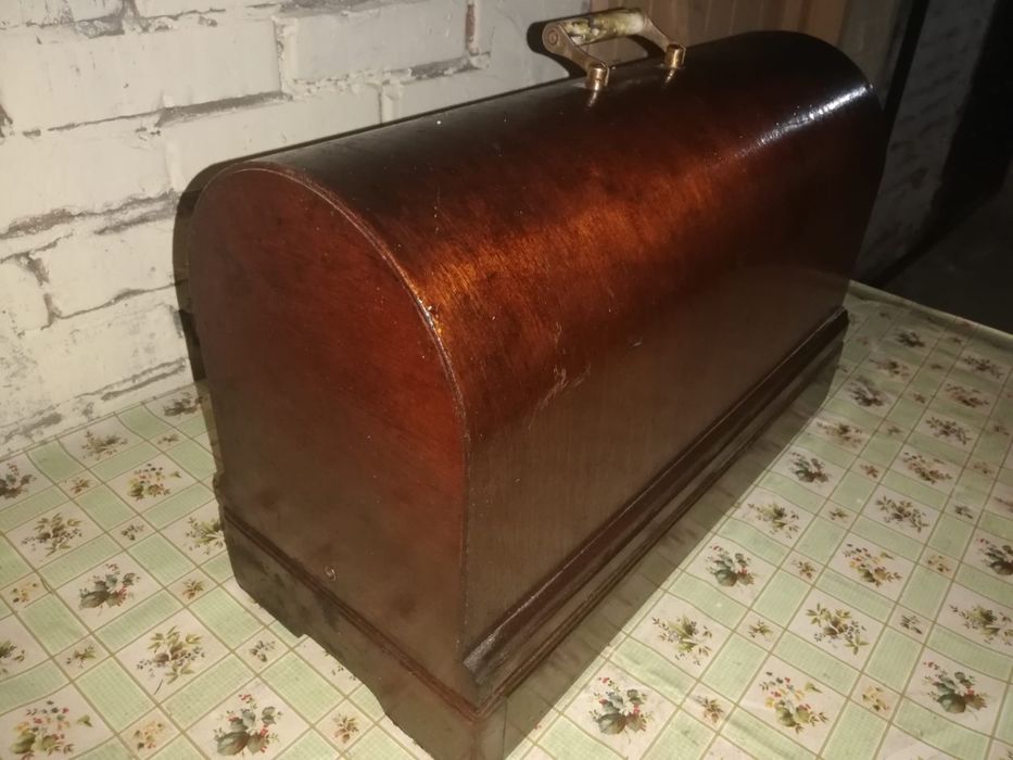 Mașina de cusut manuala