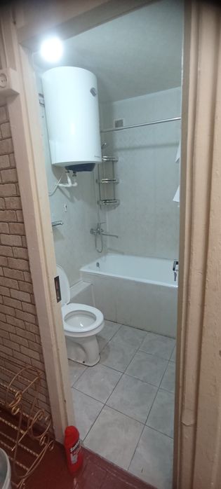 Калининский массивда квартира  ижарага берилади