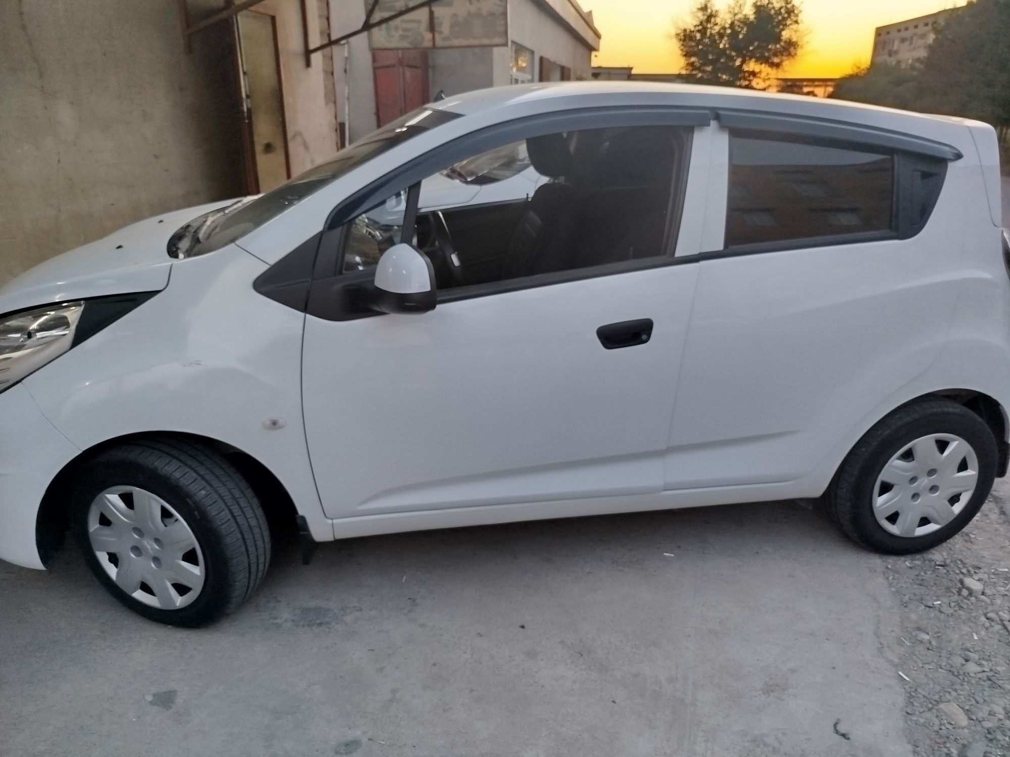 Spark  sotiladi tinniq