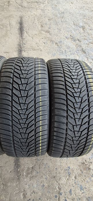 4 anvelope iarna ca si noi Hankook 255/35/21.Pretul este pe bucata