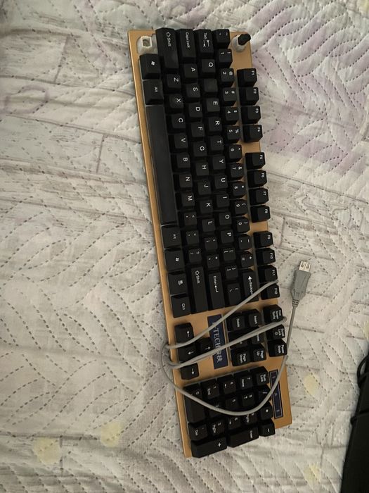 Две използвани клавиатури