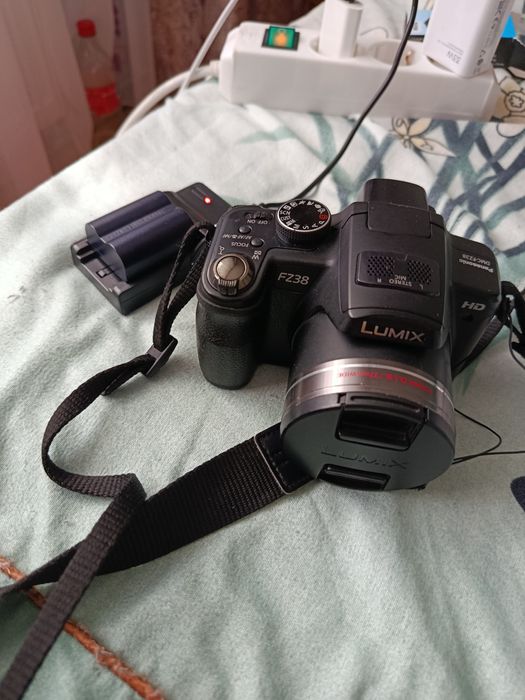 Aparat foto digital Panasonic DMC FZ38 made in Japan 12.1MP card 1GB