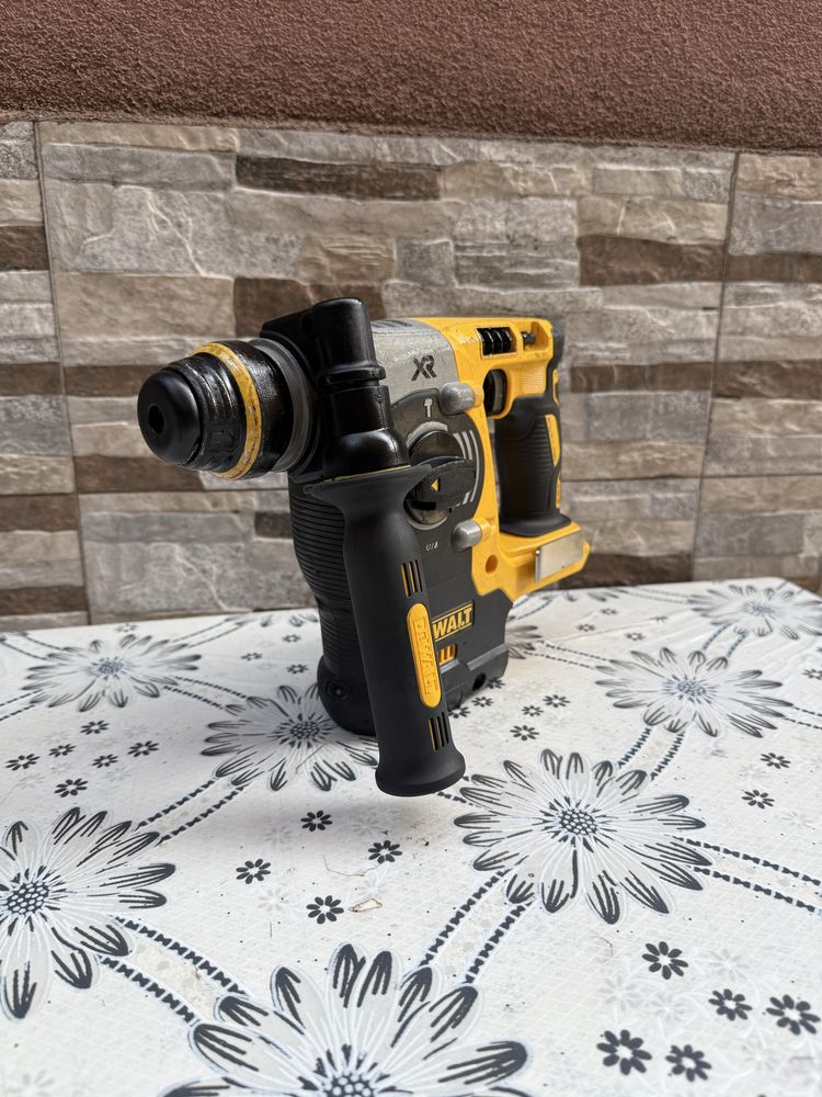 Акумулаторен перфоратор DeWALT