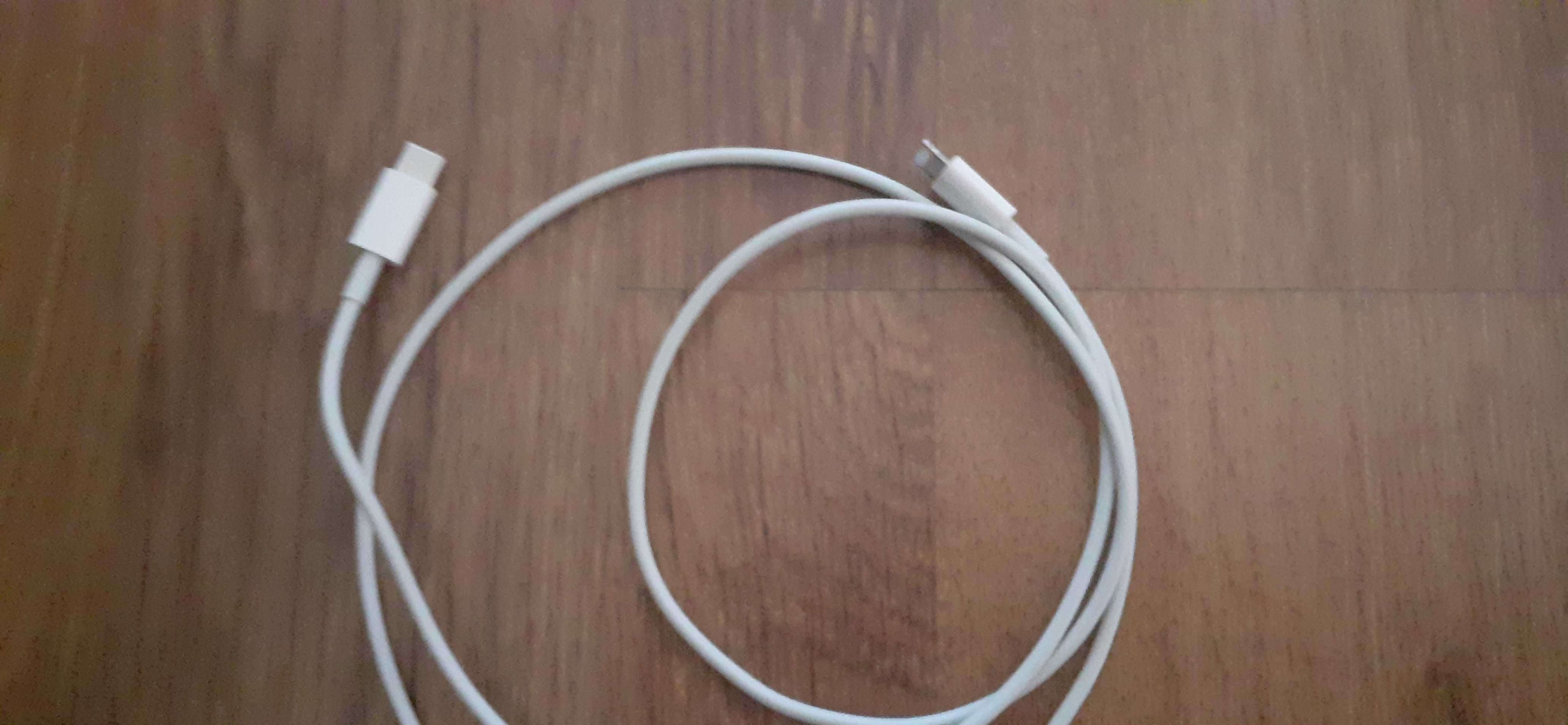 Кабел Apple USB-C към Lightning Cable (1 m).