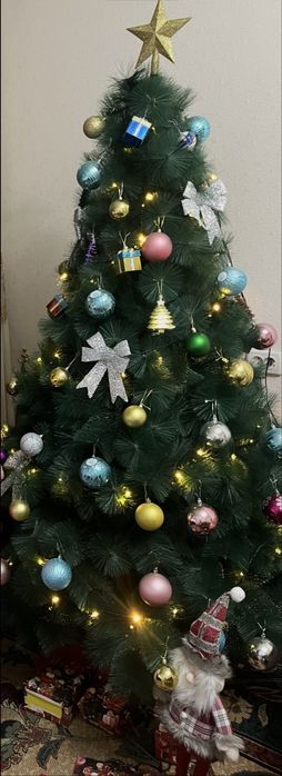 Новогодняя елка с игрушками в бонус