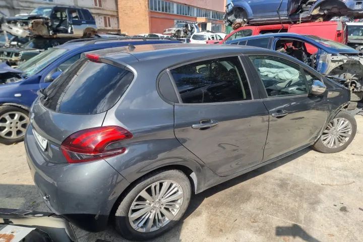 filtru de particule sonda lambda kit pornire calculator ecu Peugeot 208 facelift, an 2016, motor 1.2 VTi HMZ (EB2F) 82cp, dezmembrez piese