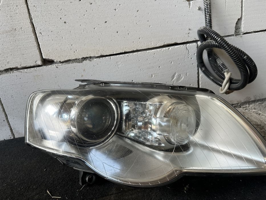 Faruri bi-xenon stanga dreapta passat b6