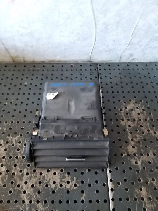 Grila ventilatie bord stanga centru ford kuga 1 3m51r014l21ae