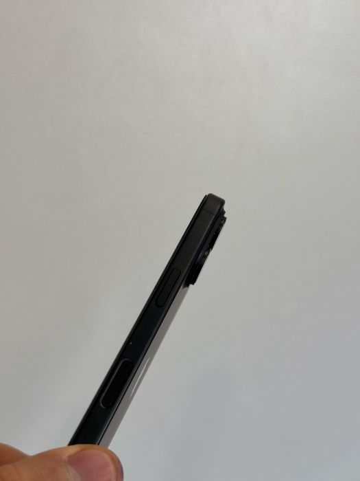 Продавам отличен iPhone 16 56 цикъла