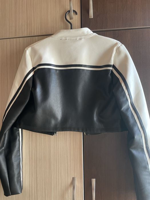 Късо кожено яке в черно и бяло