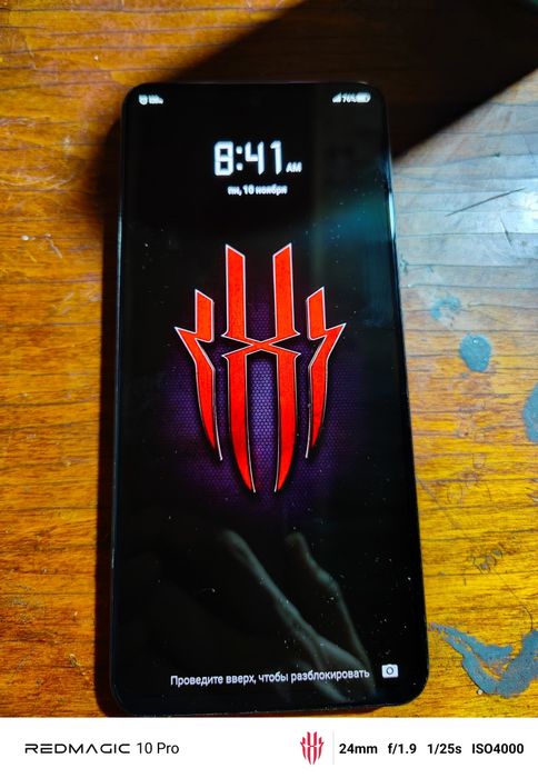 Продам смартфон с наушниками