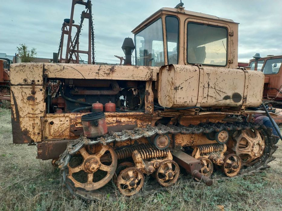 Трактор гусеничный