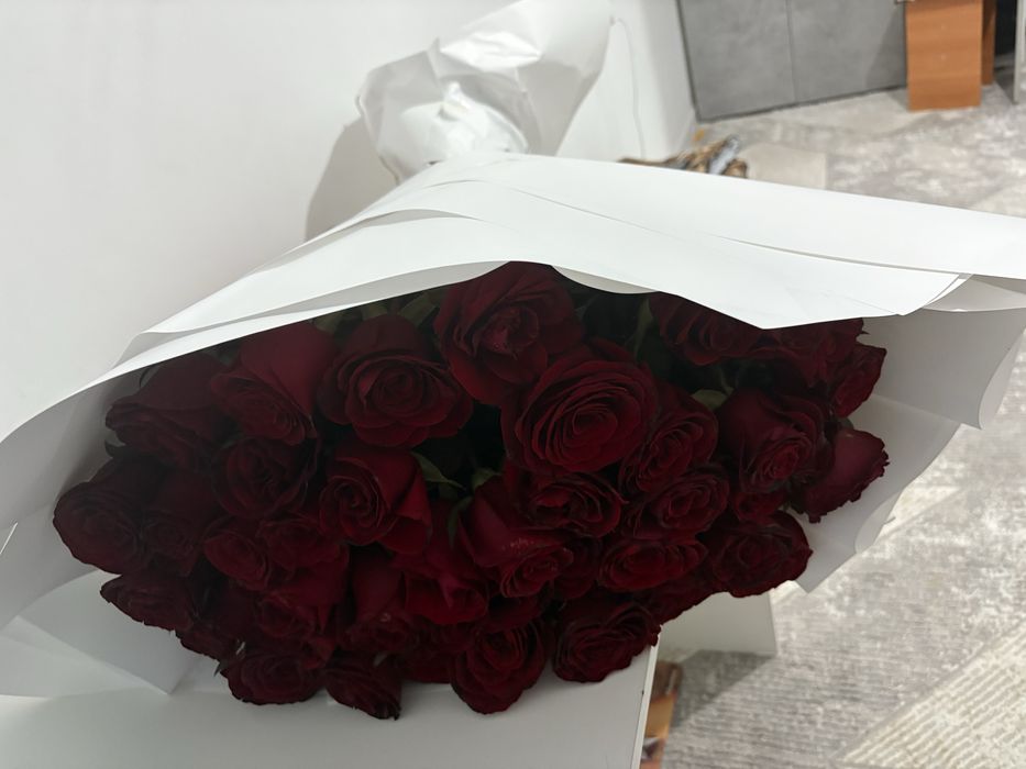 50 голландских роз