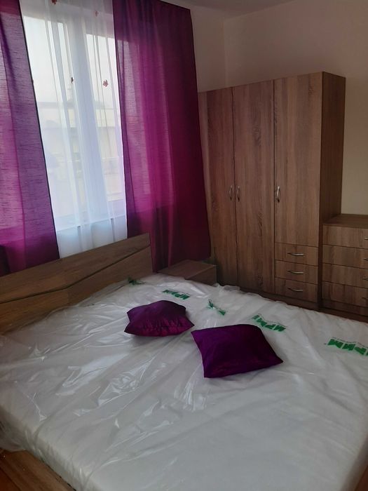 Частно лице отдава нов 3 стаен просторен апартамент 100 м2.