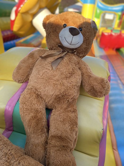 Големи плюшени мечоци – перфектният подарък за малки и големи!