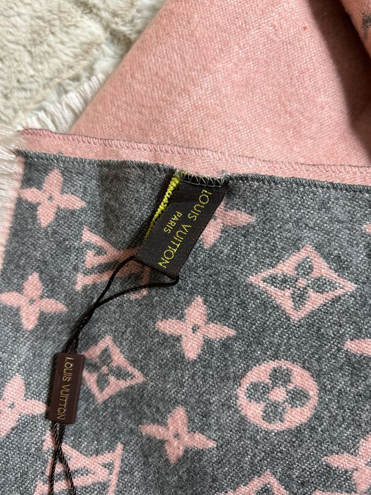 Fular/Eșarfa Louis Vuitton/Chanel/Prada