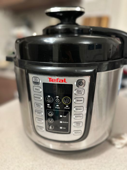 MULTICOOKER Под Налягане CY505E, 25 Програми, 6.00л., Цена Нов 250лв.