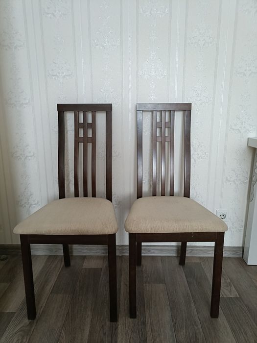 Продам 2 стула с мягкой седушкой