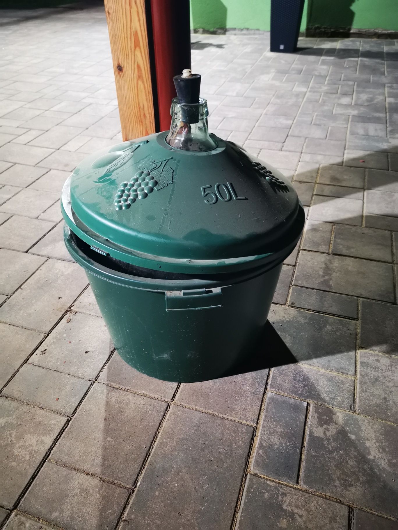 Vând damigeana 50 l