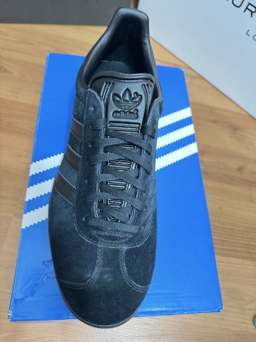 Ново Adidas gazelle