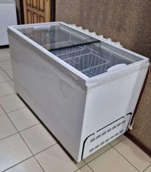 Продам морозильную витрину