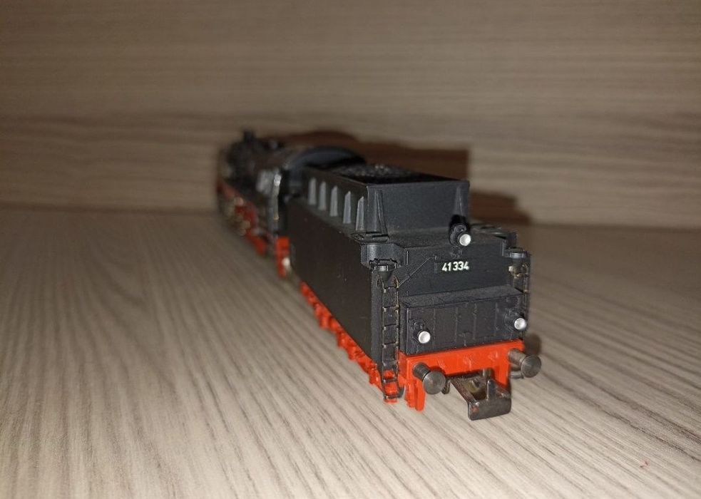 Locomotiva BR 41 , producător Marklin 
Roți metalice izolate, se poate