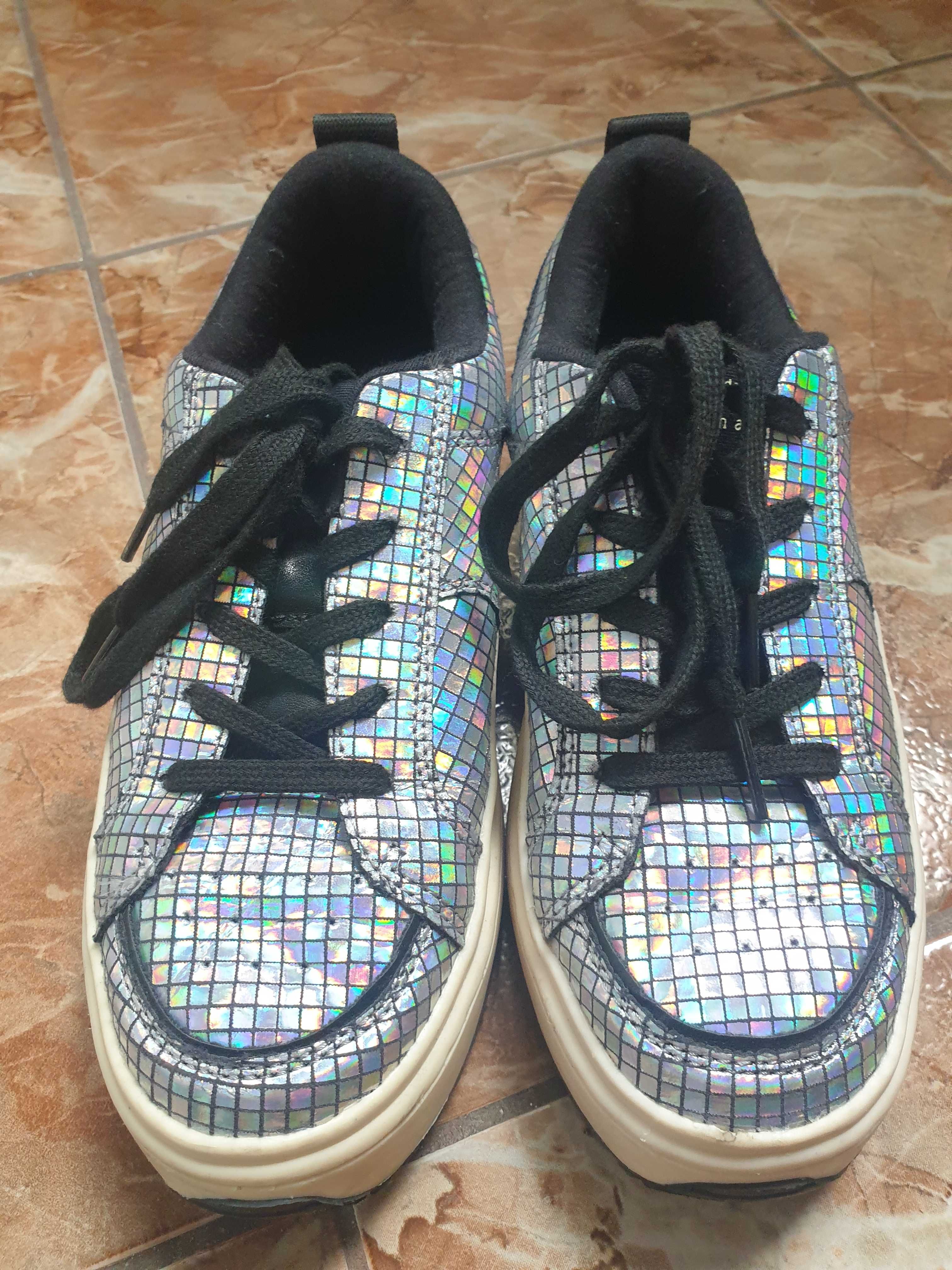 Adidasi Fila marimea 35,Zara
