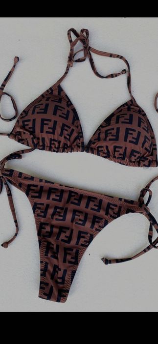 Costum de baie Fendi model 2026, chilot tanga