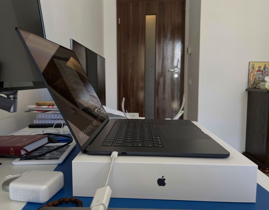 MacBook Air M3 15 inch, 2024 Midnight, 16GB, 1TB SSD, US kb, impecabil
