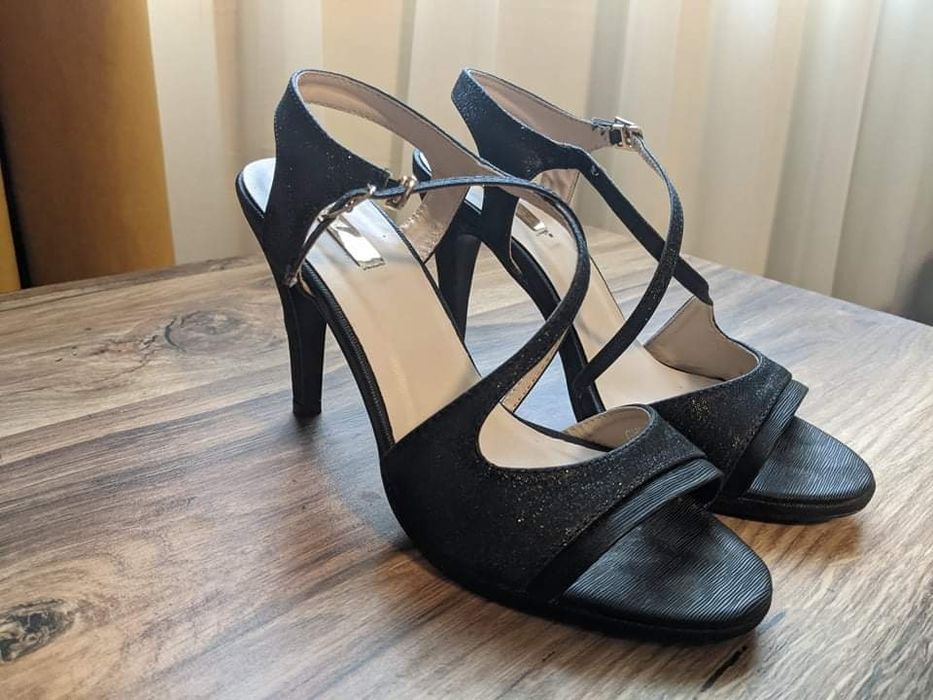 Vand sandale / pantofi / tocuri pentru evenimente 37