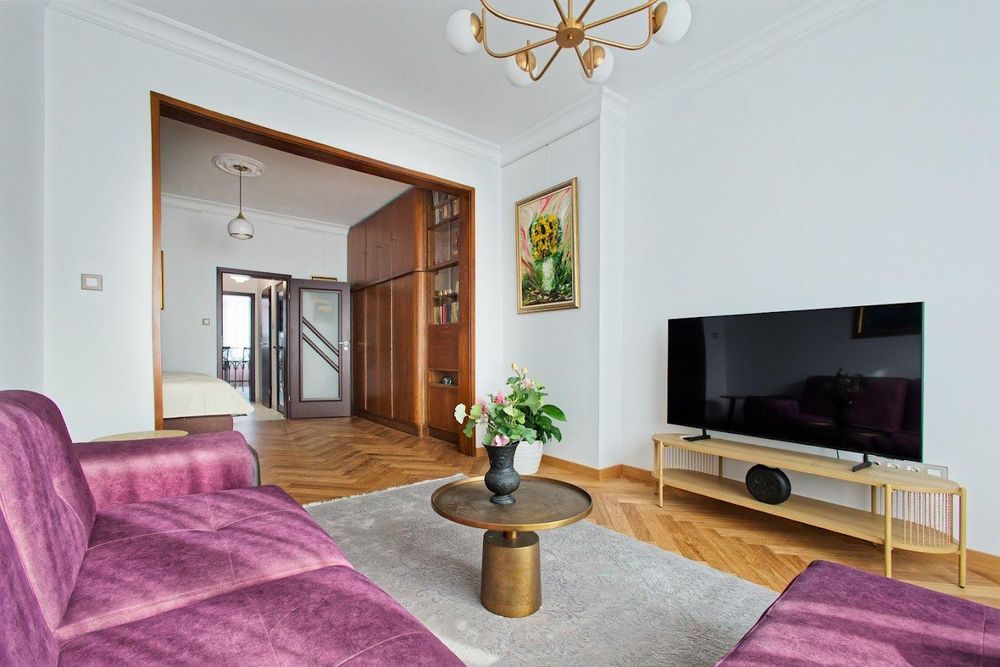 Дава се под наем Двустаен апартамент в София, Център - 60 кв.м за 800 € - Снимка #2