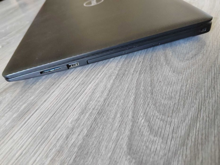 Laptop Dell i5-8265U CPU, 8 GB RAM 240 GB SSD, Win 11 Pro