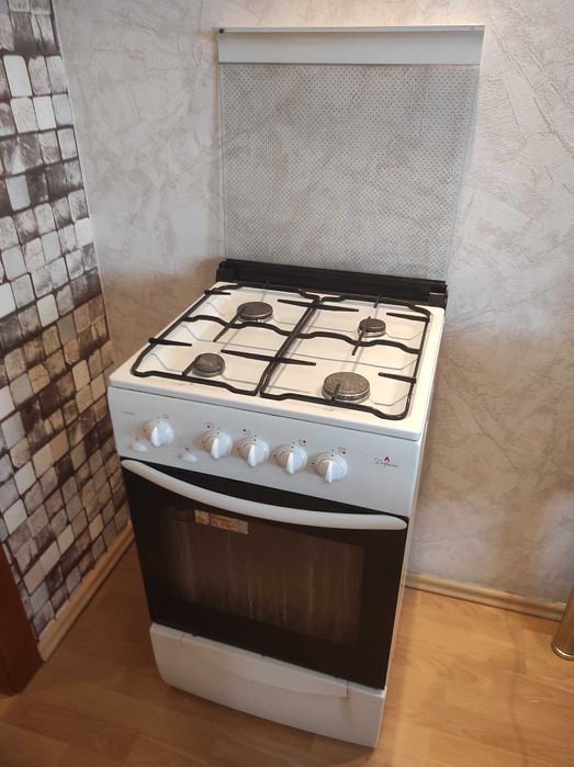 Газовая плита Дарина, б/у, в хорошем состоянии.