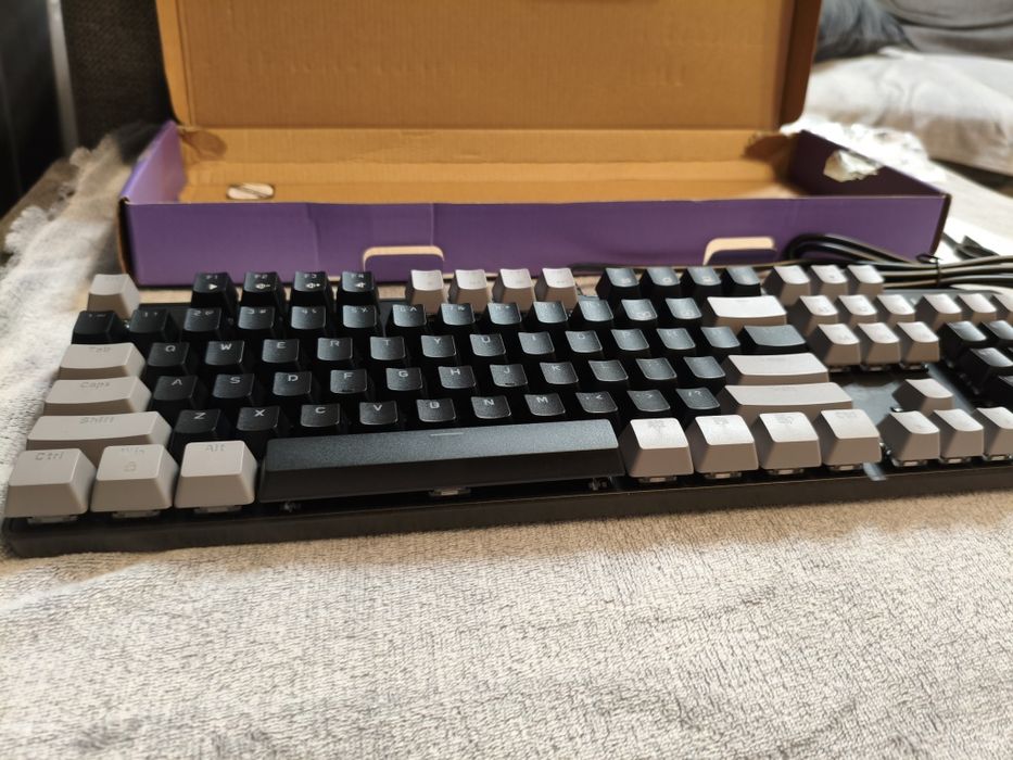 Tastatură mecanică Qisan – gaming, cu iluminare LED, layout american,