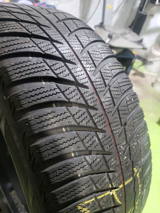 4 бр зимни 215/55/17 Bridgestone