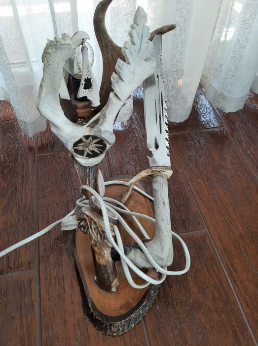 Vanzare veioza din corn de cerb si cutit vanatoare