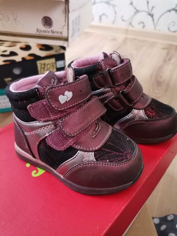 Детский ботинка для девочек